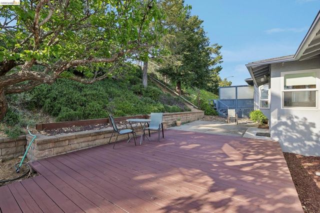 85 Edgemont Way, Oakland, CA 94605