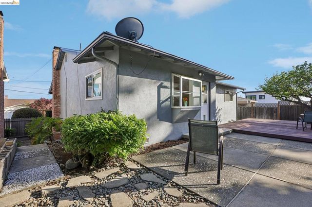 85 Edgemont Way, Oakland, CA 94605