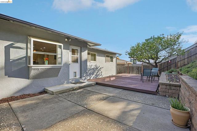 85 Edgemont Way, Oakland, CA 94605