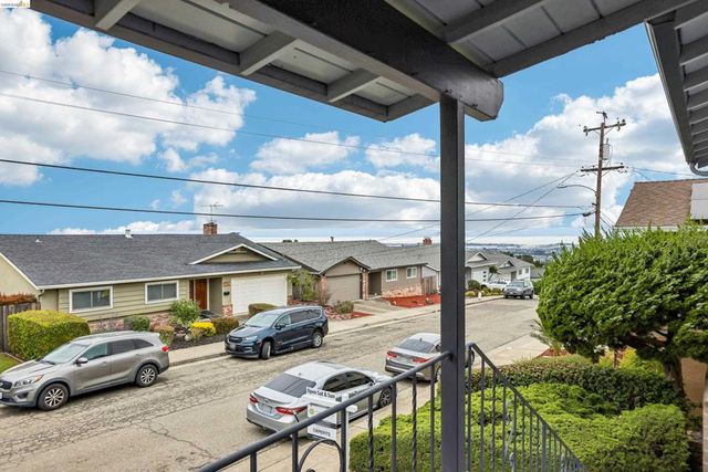 85 Edgemont Way, Oakland, CA 94605