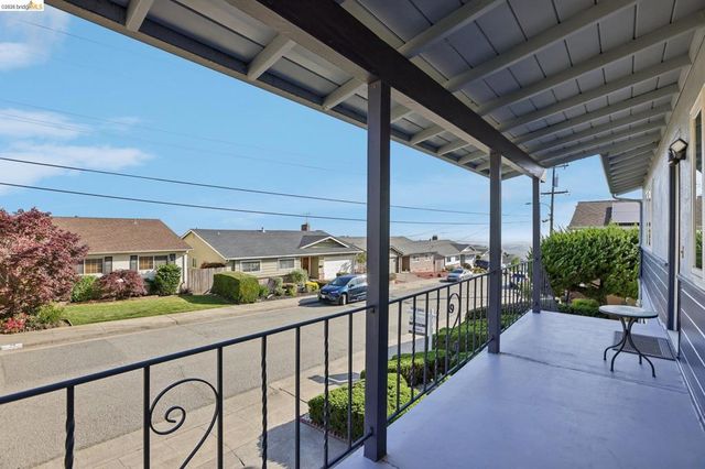 85 Edgemont Way, Oakland, CA 94605