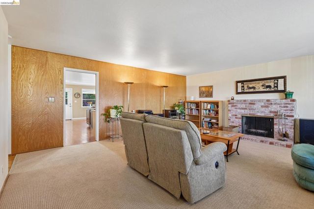 85 Edgemont Way, Oakland, CA 94605