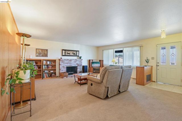 85 Edgemont Way, Oakland, CA 94605
