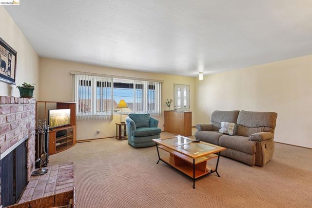 85 Edgemont Way, Oakland, CA 94605