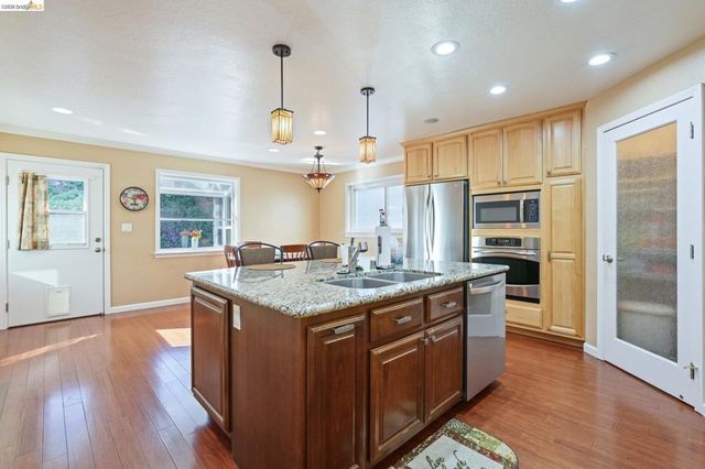 85 Edgemont Way, Oakland, CA 94605