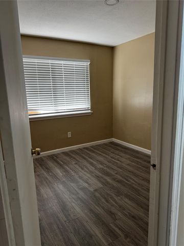 4515 7th Street, Bacliff, TX 77518
