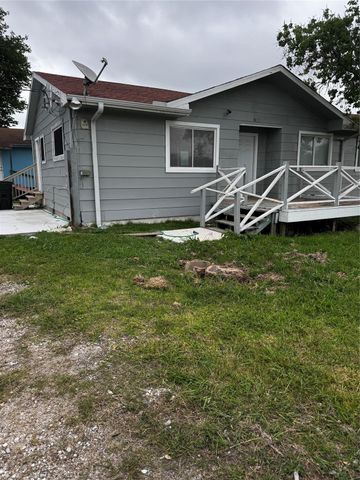 4515 7th Street, Bacliff, TX 77518