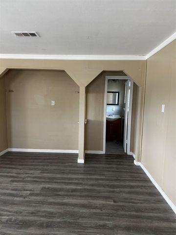 4515 7th Street, Bacliff, TX 77518
