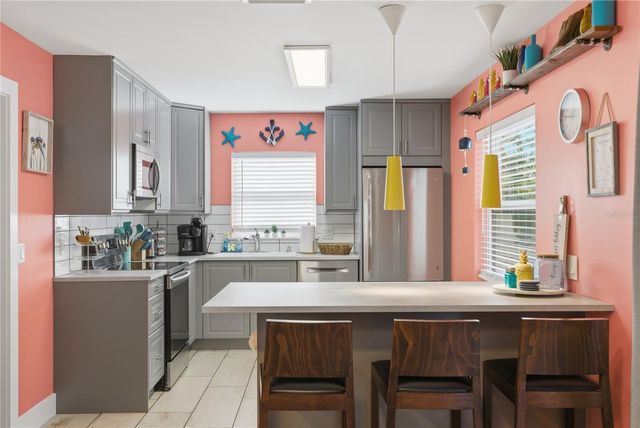 8288 137TH LANE, Seminole, FL 33776