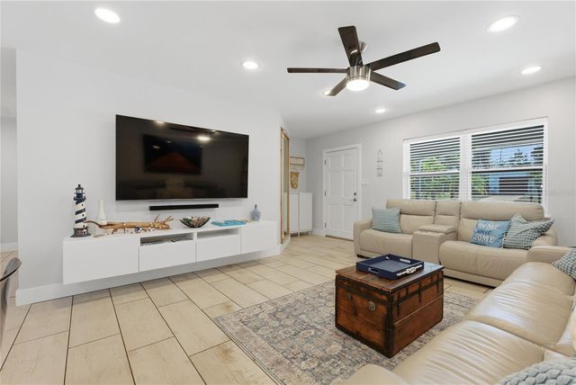 8288 137TH LANE, Seminole, FL 33776