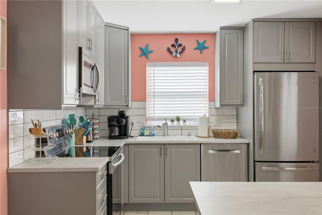 8288 137TH LANE, Seminole, FL 33776