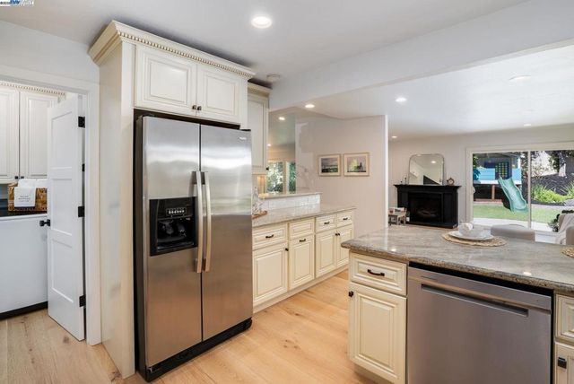 110 Renwick Pl, Walnut Creek, CA 94598