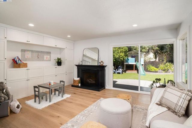 110 Renwick Pl, Walnut Creek, CA 94598