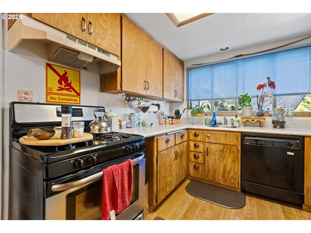 1842 Nw DOGWOOD St, Roseburg, OR 97471