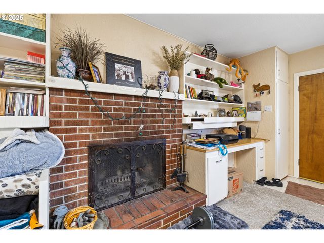 1842 Nw DOGWOOD St, Roseburg, OR 97471