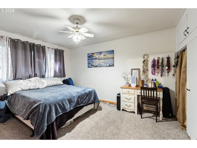 1842 Nw DOGWOOD St, Roseburg, OR 97471