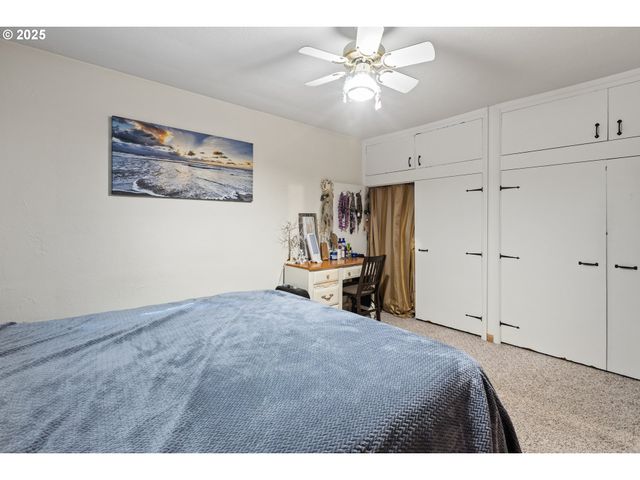 1842 Nw DOGWOOD St, Roseburg, OR 97471