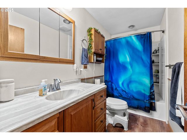 1842 Nw DOGWOOD St, Roseburg, OR 97471