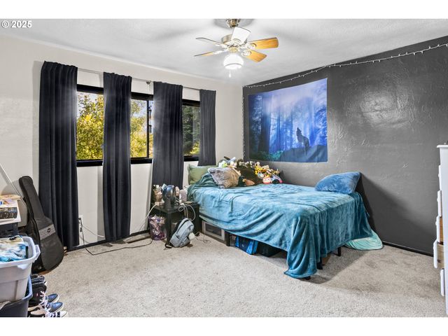 1842 Nw DOGWOOD St, Roseburg, OR 97471