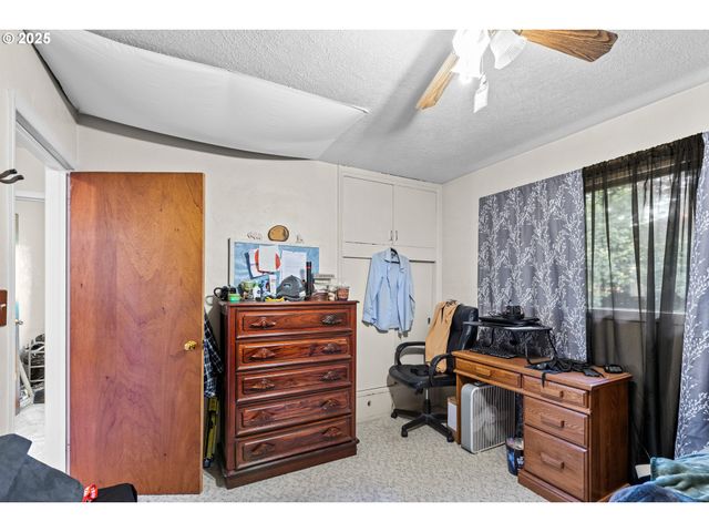 1842 Nw DOGWOOD St, Roseburg, OR 97471
