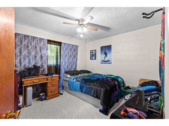 1842 Nw DOGWOOD St, Roseburg, OR 97471