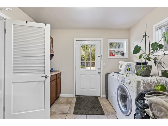 1842 Nw DOGWOOD St, Roseburg, OR 97471
