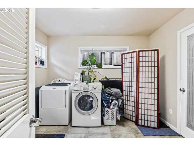 1842 Nw DOGWOOD St, Roseburg, OR 97471