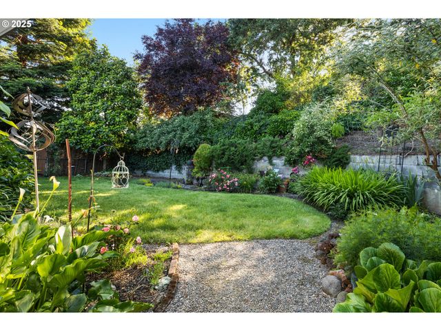 1842 Nw DOGWOOD St, Roseburg, OR 97471