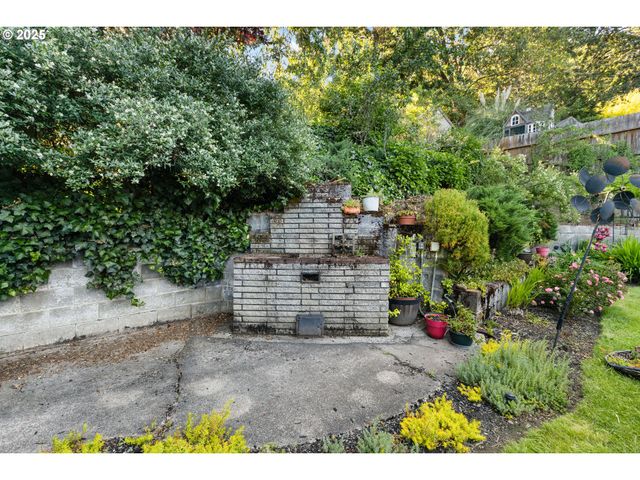 1842 Nw DOGWOOD St, Roseburg, OR 97471