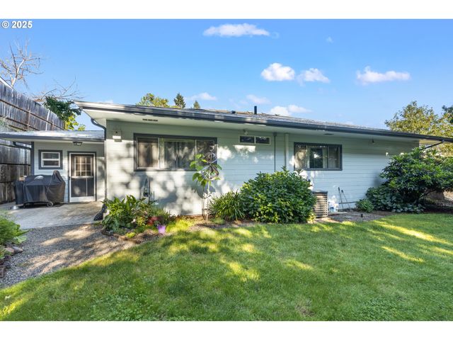 1842 Nw DOGWOOD St, Roseburg, OR 97471