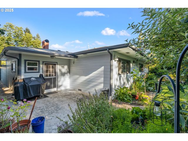 1842 Nw DOGWOOD St, Roseburg, OR 97471
