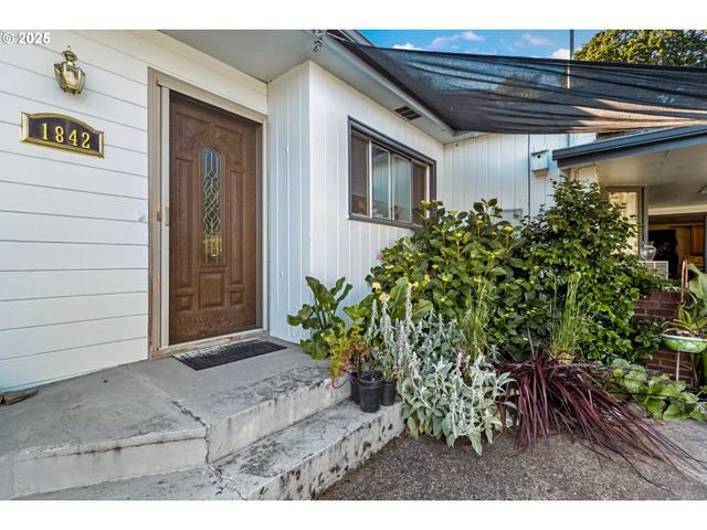 1842 Nw DOGWOOD St, Roseburg, OR 97471
