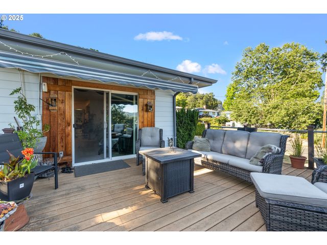 1842 Nw DOGWOOD St, Roseburg, OR 97471