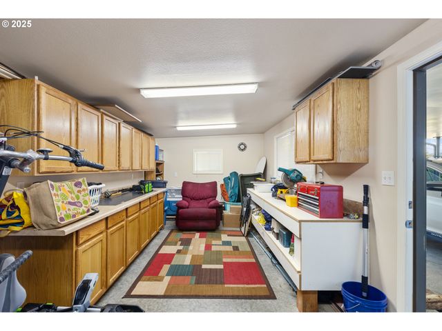 1842 Nw DOGWOOD St, Roseburg, OR 97471