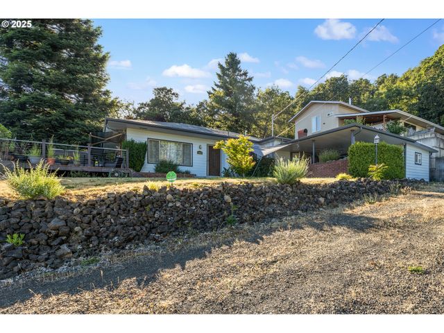 1842 Nw DOGWOOD St, Roseburg, OR 97471