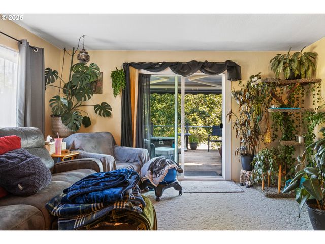 1842 Nw DOGWOOD St, Roseburg, OR 97471