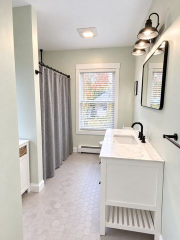 138 Market St, Amesbury, MA 01913