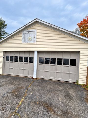 138 Market St, Amesbury, MA 01913