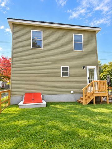 138 Market St, Amesbury, MA 01913