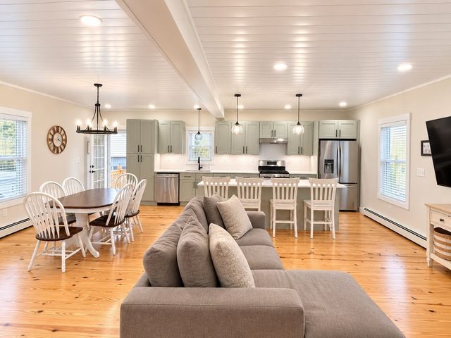 138 Market St, Amesbury, MA 01913
