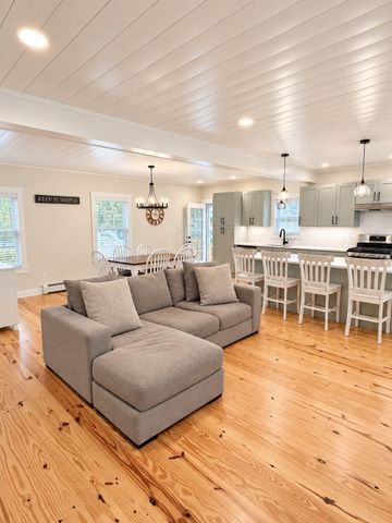 138 Market St, Amesbury, MA 01913