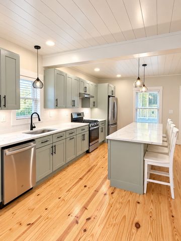138 Market St, Amesbury, MA 01913