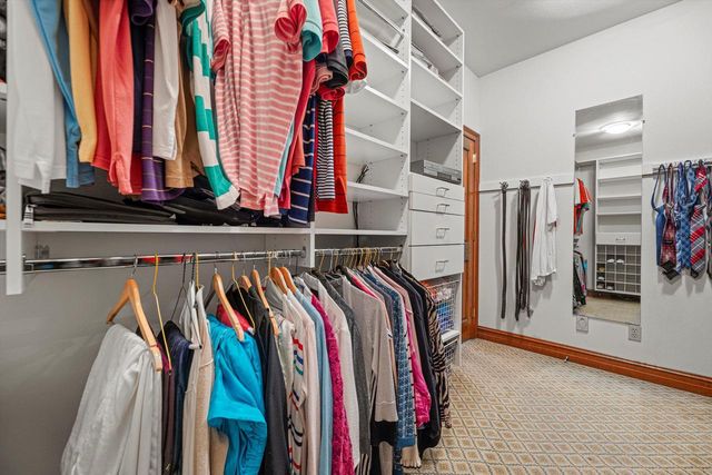 19475 Summerhill LANE, Brookfield, WI 53045