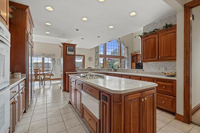 19475 Summerhill LANE, Brookfield, WI 53045