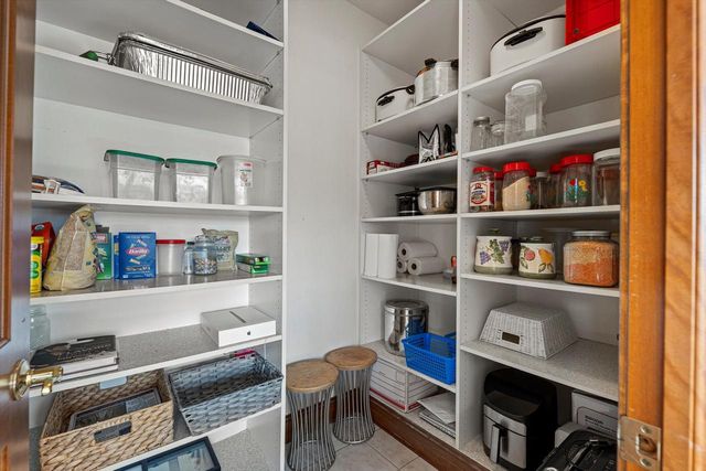 19475 Summerhill LANE, Brookfield, WI 53045