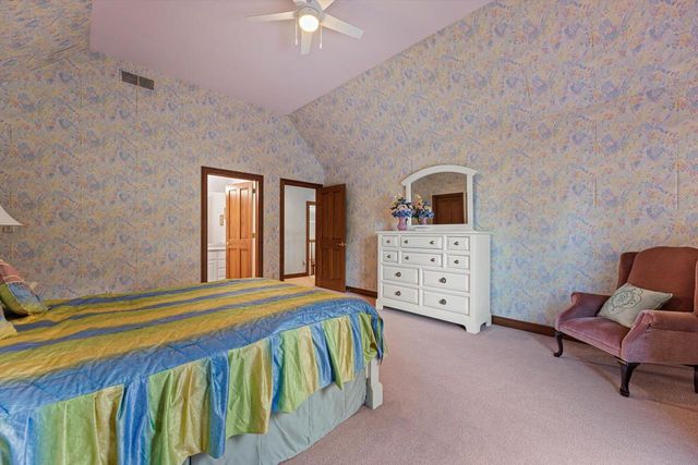 19475 Summerhill LANE, Brookfield, WI 53045