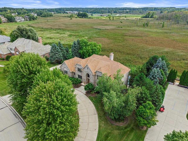 19475 Summerhill LANE, Brookfield, WI 53045