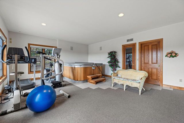 19475 Summerhill LANE, Brookfield, WI 53045