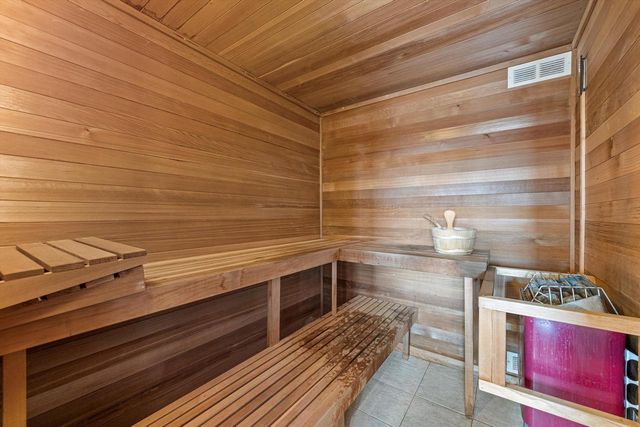 19475 Summerhill LANE, Brookfield, WI 53045