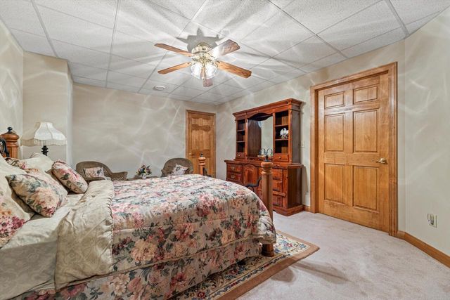 19475 Summerhill LANE, Brookfield, WI 53045